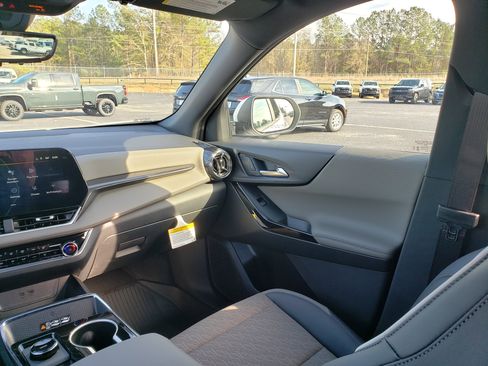 New 2026 Chevrolet Equinox LT w/ Convenience Package II image 36