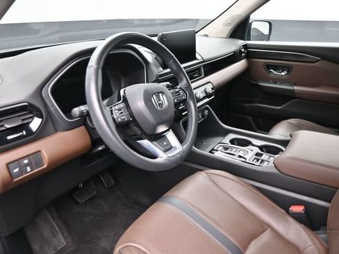 Used 2025 Honda Pilot Elite image 19