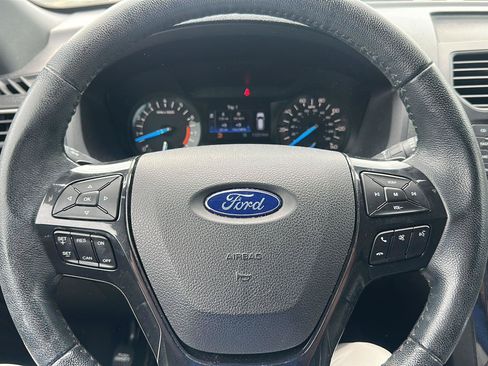 Used 2017 Ford Explorer XLT AWD/4WD image 16