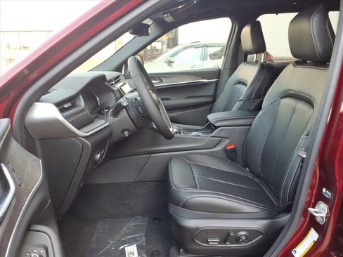 New 2025 Jeep Grand Cherokee Limited w/ Luxury Tech Group II image 4