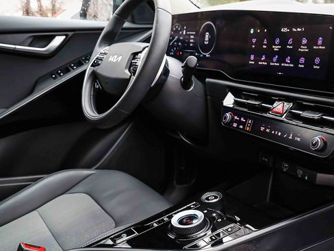 Certified 2024 Kia Niro Wind w/ Wind Preserve Package image 26