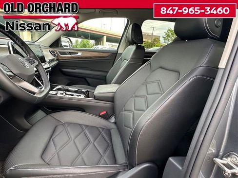 Used 2025 Volkswagen Atlas SE AWD/4WD image 8