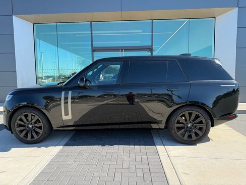 Used 2023 Land Rover Range Rover Long Wheelbase SE image 4