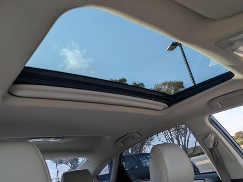 Used 2015 Toyota Avalon XLE Premium FWD image 3