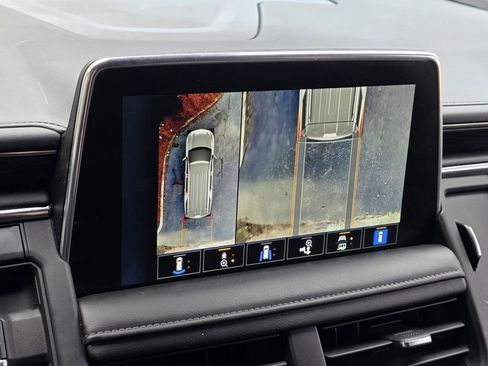 Used 2023 Chevrolet Suburban LT w/ Luxury Package image 19