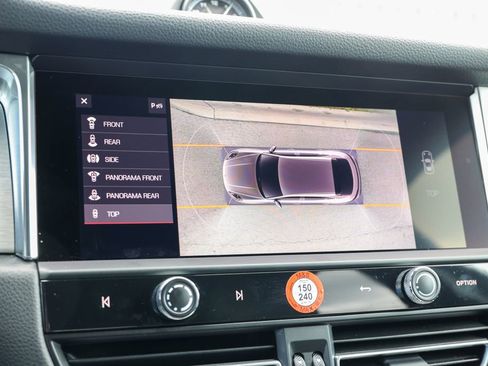 Certified 2026 Porsche Macan AWD/4WD image 38