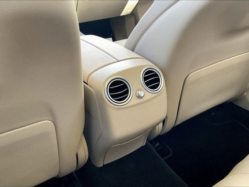 Used 2021 Mercedes-Benz GLC 300 4MATIC image 10