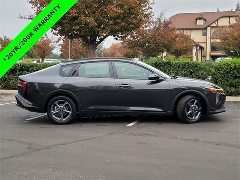 New 2025 Kia K4 LXS image 3