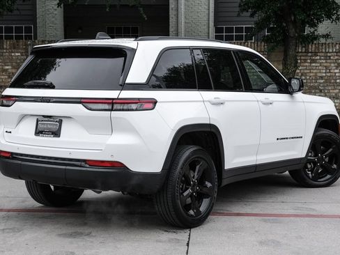 Used 2023 Jeep Grand Cherokee Altitude AWD/4WD image 15