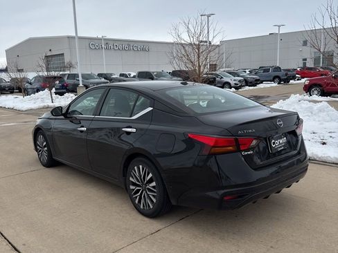Used 2024 Nissan Altima 2.5 SV image 7