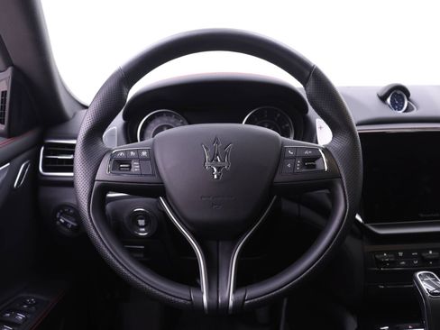 Used 2024 Maserati Ghibli Modena Q4 AWD/4WD image 17