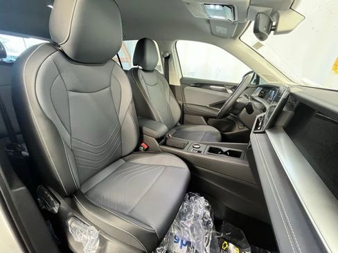 New 2026 Volkswagen Tiguan SE image 12