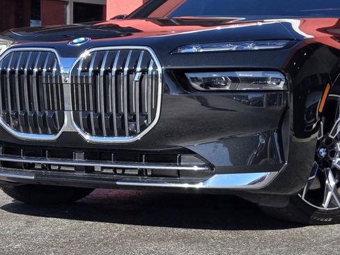 Used 2024 BMW i7 eDrive50 w/ Executive Package image 3