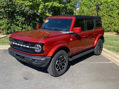 Used 2024 Ford Bronco Outer Banks AWD/4WD image 3