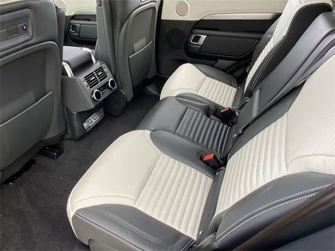 Used 2025 Land Rover Discovery Dynamic SE image 15