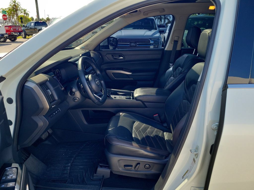 Used 2023 Nissan Pathfinder Platinum AWD/4WD image 20