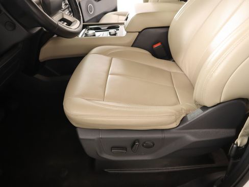 Used 2024 Ford Expedition Max XLT image 12