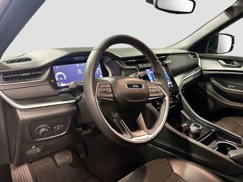 Used 2024 Jeep Grand Cherokee Altitude image 10