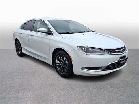 Used 2015 Chrysler 200 Limited w/ Convenience Group image 3