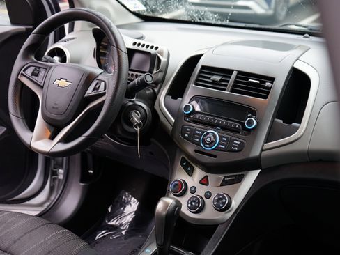 Used 2015 Chevrolet Sonic LT image 18