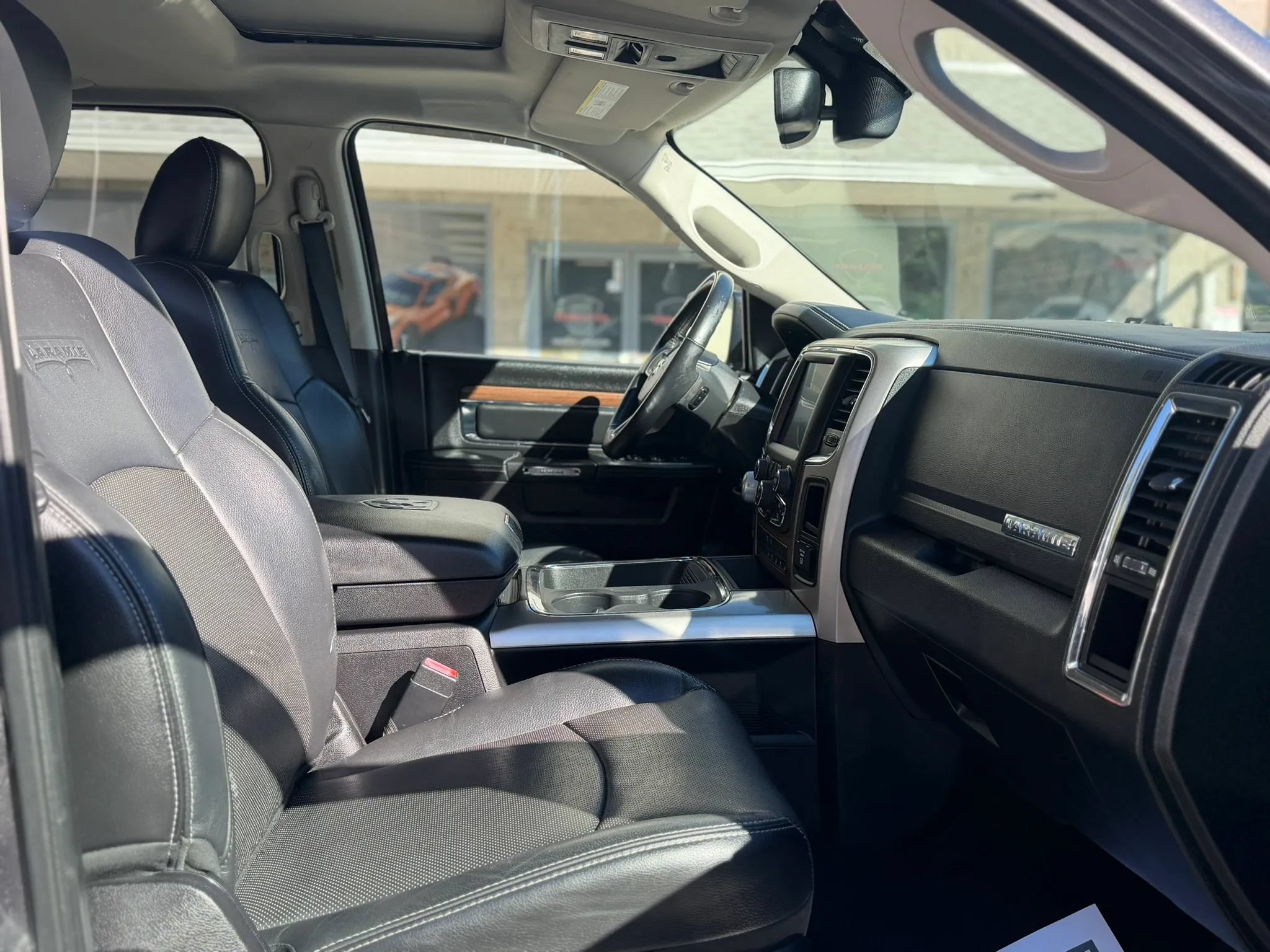 Used 2016 RAM 1500 Laramie w/ Convenience Group AWD/4WD image 13