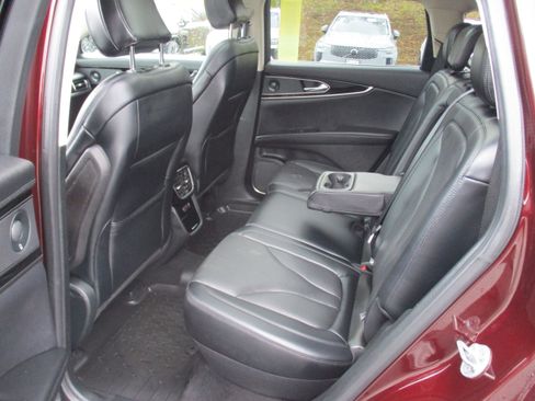 Used 2022 Lincoln Nautilus Reserve w/ Luxury Package image 13