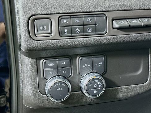 Used 2024 GMC Yukon XL Denali AWD/4WD image 13
