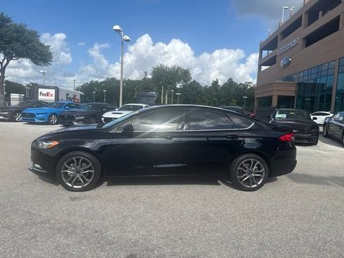 Used 2017 Ford Fusion SE w/ Equipment Group 201A FWD image 2