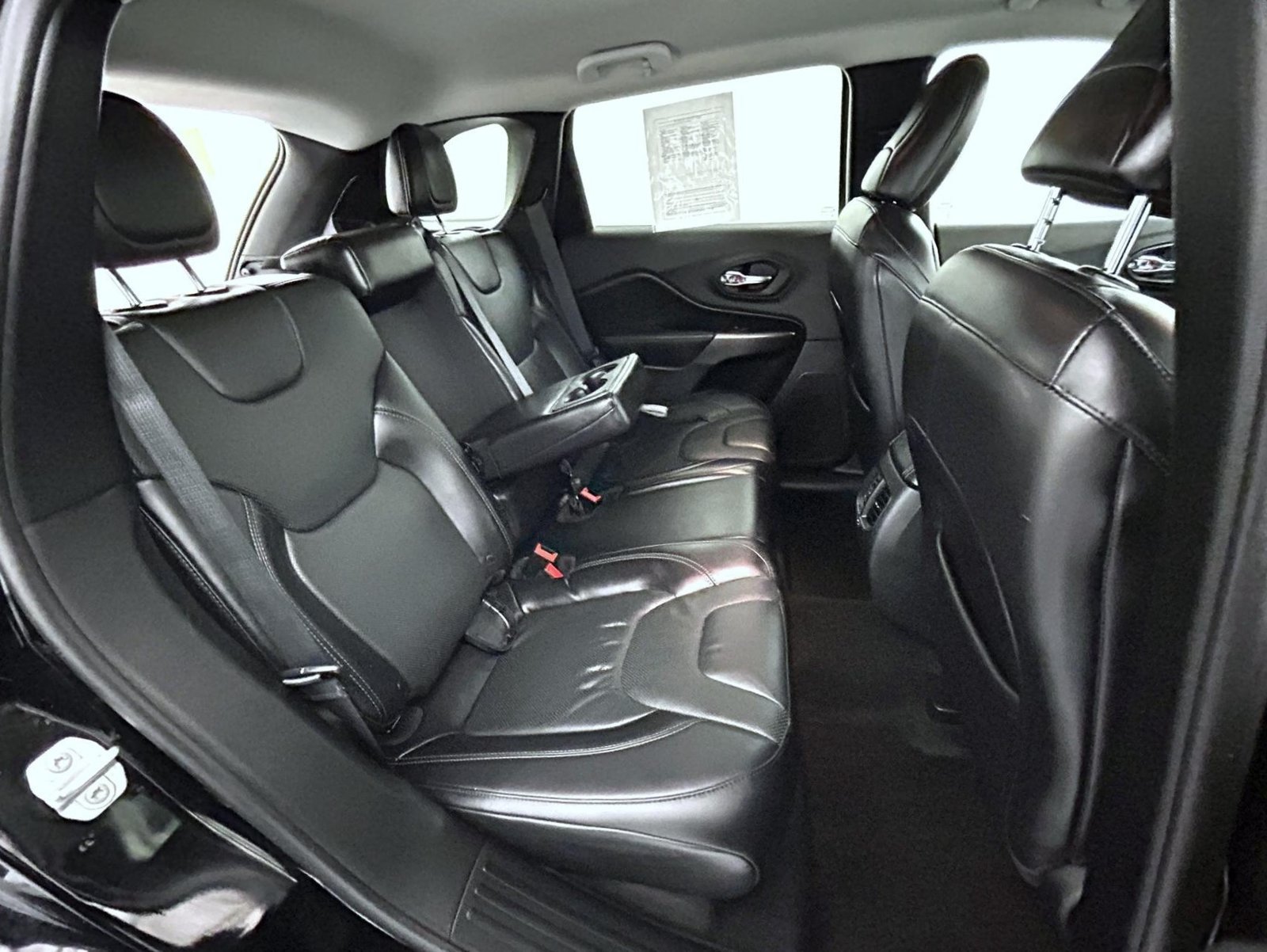 Used 2019 Jeep Cherokee Limited AWD/4WD image 18