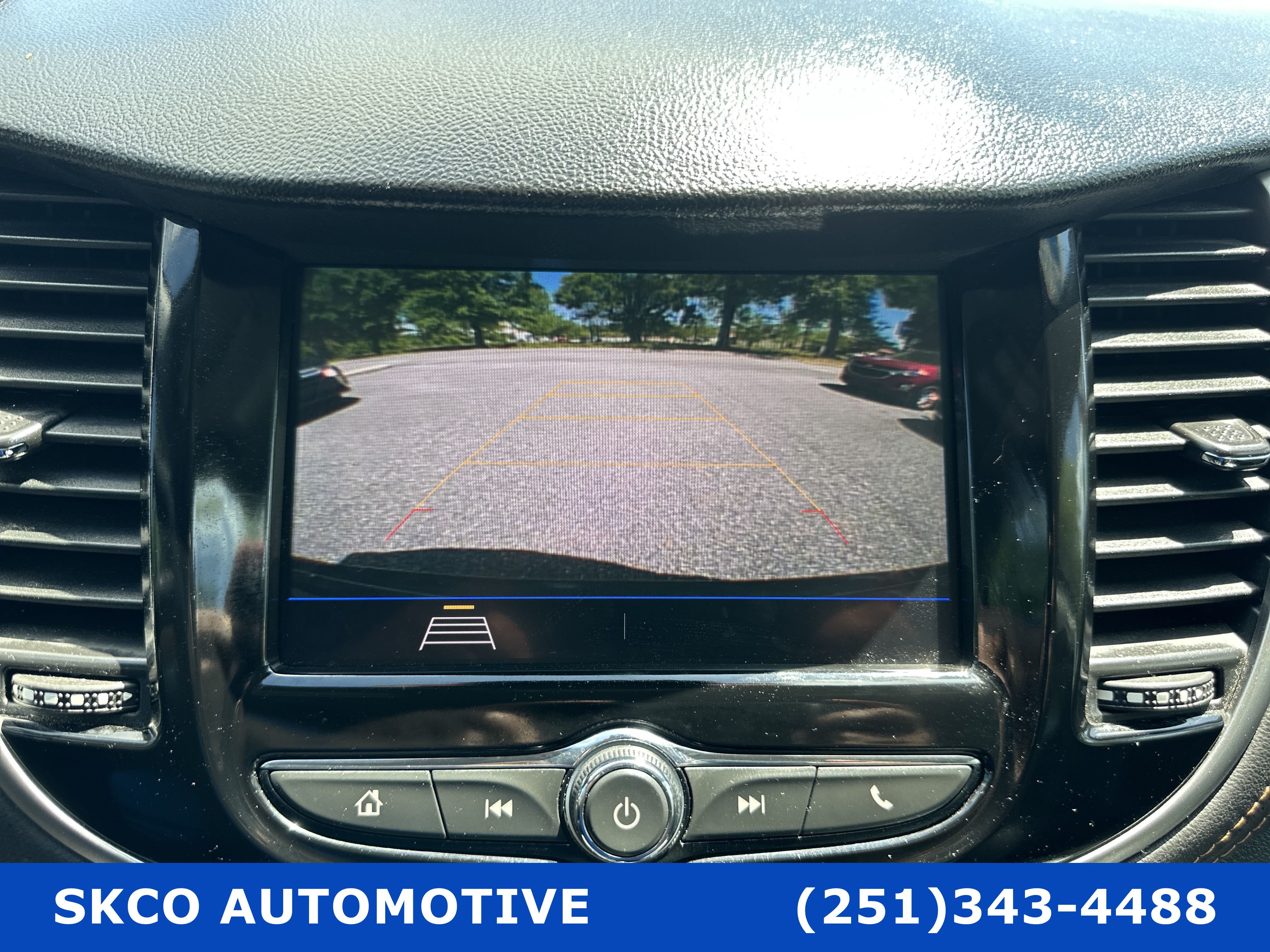 Used 2022 Chevrolet Trax LT w/ LT Convenience Package FWD image 17