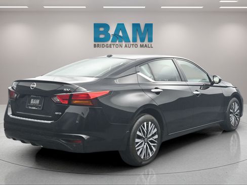Used 2023 Nissan Altima 2.5 SV AWD/4WD image 8