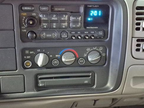 Used 1999 Chevrolet Suburban 2WD w/ Preferred Equipment Group 3 image 17