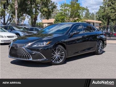 Used 2025 Lexus ES 300h w/ Premium Package