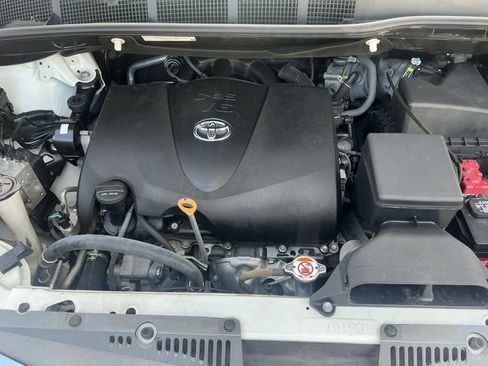 Used 2018 Toyota Sienna XLE AWD/4WD image 30