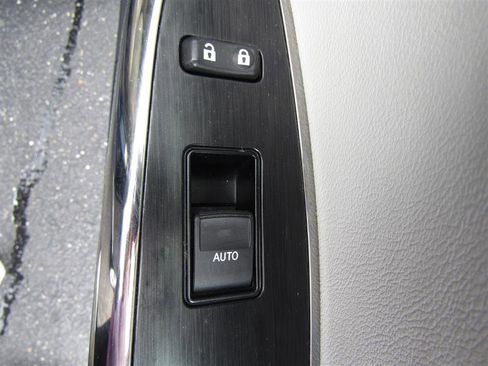 Used 2013 Toyota Avalon XLE image 26