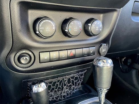 Used 2016 Jeep Wrangler Unlimited Sahara w/ Dual Top Group image 25