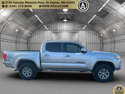 Used 2019 Toyota Tacoma SR5 image 2