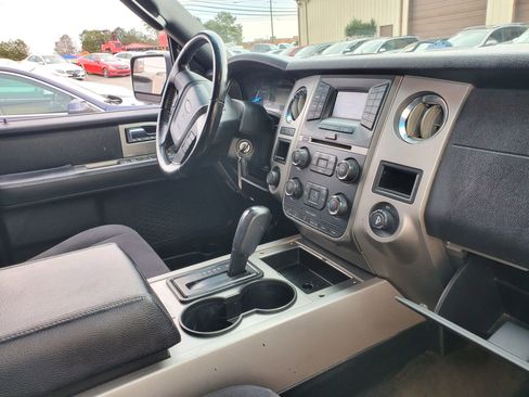 Used 2017 Ford Expedition EL XLT image 24