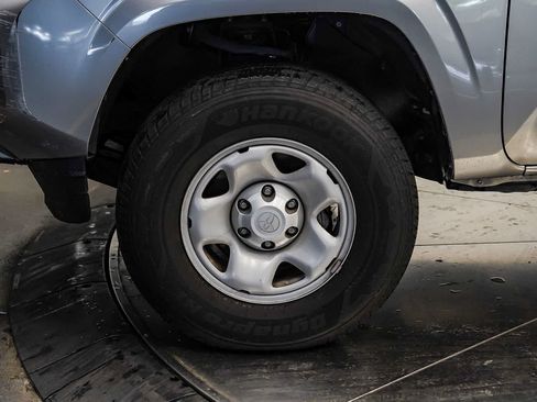 Used 2019 Toyota Tacoma SR5 RWD image 9