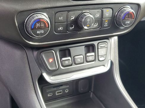 Used 2021 GMC Terrain SLT image 18