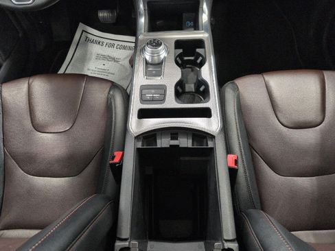 Used 2021 Ford Edge Titanium AWD/4WD image 17