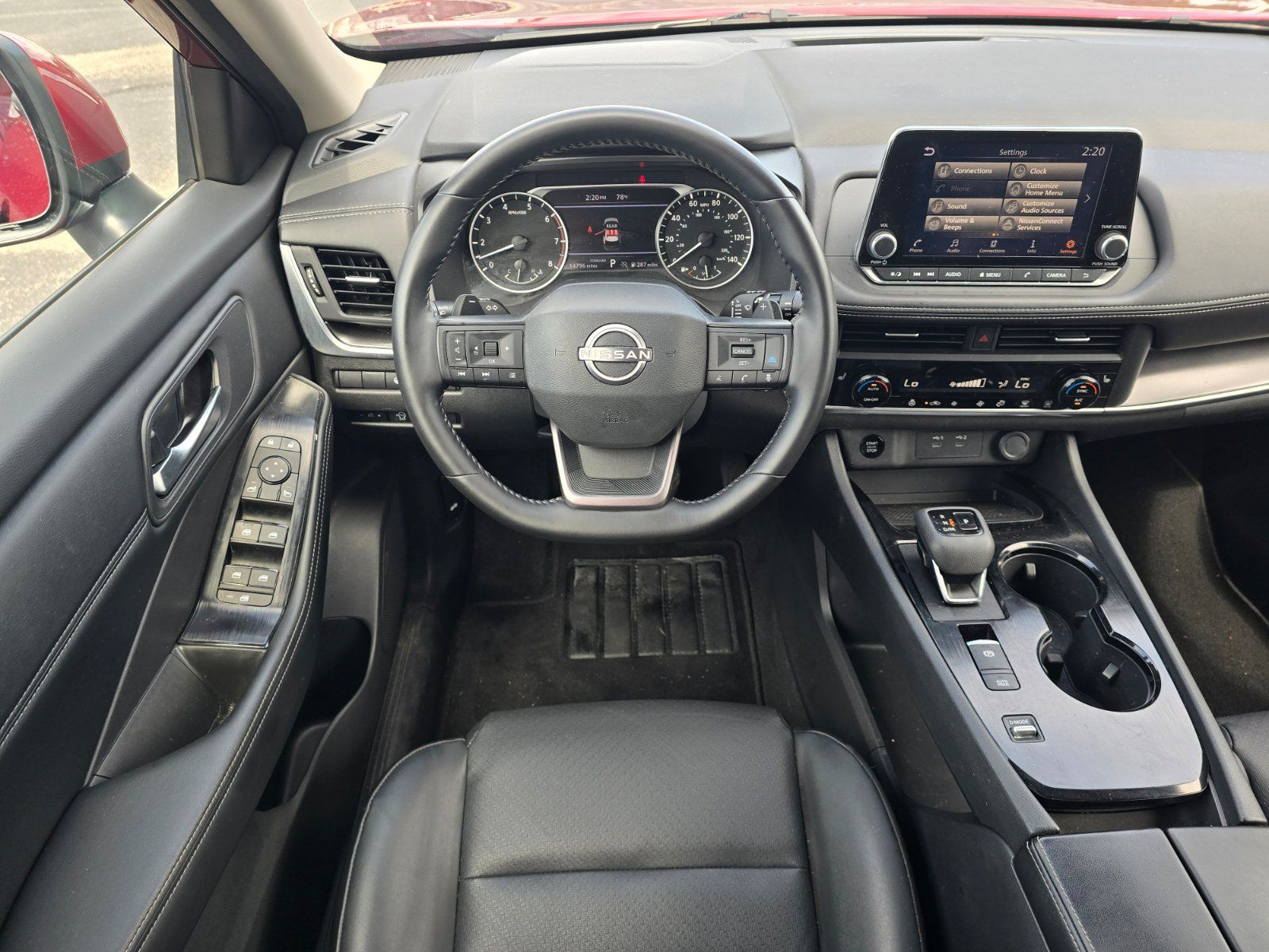 Used 2025 Nissan Rogue SV w/ SV Premium Package FWD image 13