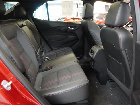 Certified 2023 Chevrolet Equinox RS FWD image 34