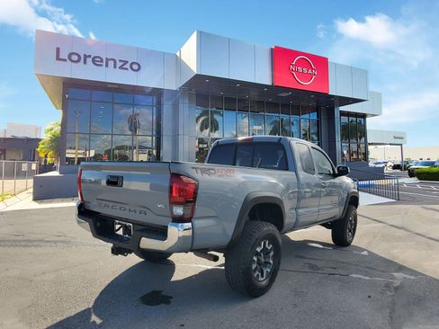 Used 2018 Toyota Tacoma TRD Off-Road image 5