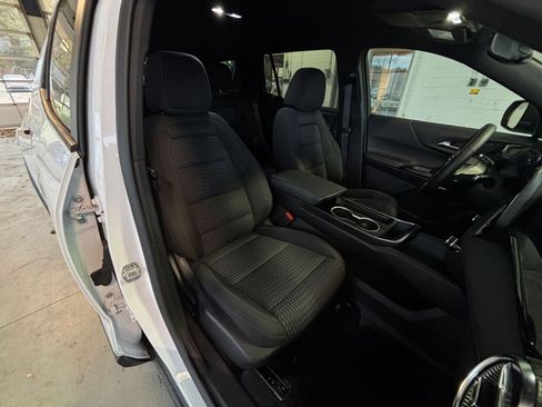 Used 2025 Chevrolet Equinox LT image 35