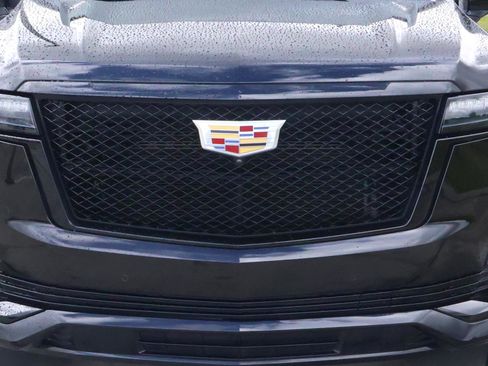 Used 2023 Cadillac Escalade Sport Platinum w/ LPO, Floor Liner Package AWD/4WD image 8