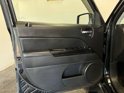 Used 2014 Jeep Patriot Sport w/ Power Value Group image 8