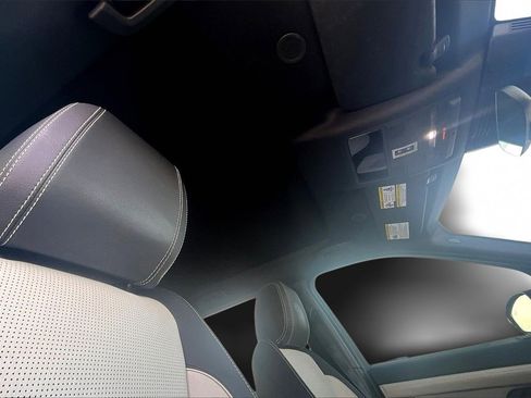 Used 2023 Land Rover Discovery Sport SE R-Dynamic image 17