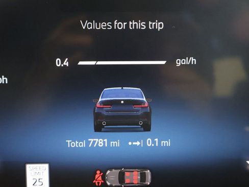 Used 2025 BMW 330i Sedan w/ Premium Package image 17