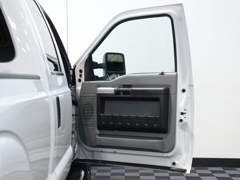 Used 2015 Ford F250 XLT w/ XLT Value Package image 23